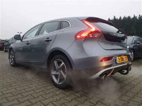 Volvo V40 - 2.0 D4 R-Design Business *XENON+LEDER+NAVI+PDC+ECC+CRUISE - 1