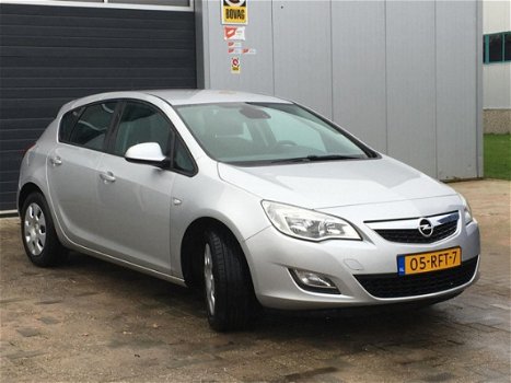 Opel Astra - 1.4 Edition Z.G.A.N. BANDEN EN REMBLOKKEN V+A - 1