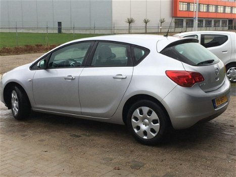 Opel Astra - 1.4 Edition Z.G.A.N. BANDEN EN REMBLOKKEN V+A - 1