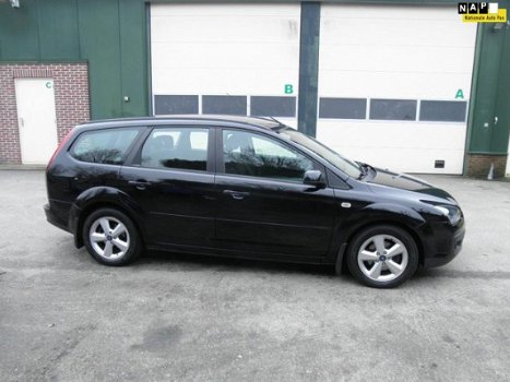 Ford Focus Wagon - 1.8-16V Ambiente Flexifuel Airco, Cruise control, Navigatie - 1