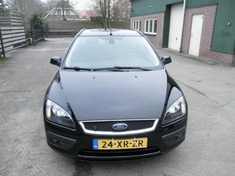 Ford Focus Wagon - 1.8-16V Ambiente Flexifuel Airco, Cruise control, Navigatie - 1