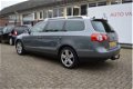 Volkswagen Passat Variant - 1.6 FSI Highline Business Clima / Lmv / Half leder - 1 - Thumbnail