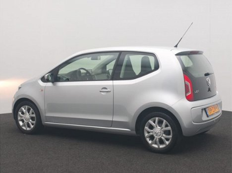 Volkswagen Up! - 1.0 60pk Move up NAP, navigatie, airco, parkeersensoren, cruise control - 1