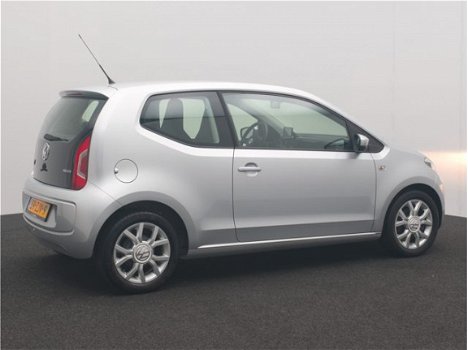 Volkswagen Up! - 1.0 60pk Move up NAP, navigatie, airco, parkeersensoren, cruise control - 1