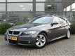BMW 3-serie Touring - 318i Business Line * M-Pakket * Zwarte hemel * Bluetooth * Sportstoelen * Xeno - 1 - Thumbnail