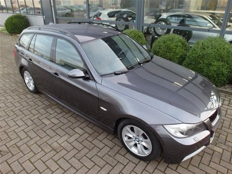 BMW 3-serie Touring - 318i Business Line * M-Pakket * Zwarte hemel * Bluetooth * Sportstoelen * Xeno - 1