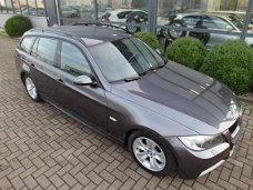 BMW 3-serie Touring - 318i Business Line * M-Pakket * Zwarte hemel * Bluetooth * Sportstoelen * Xeno
