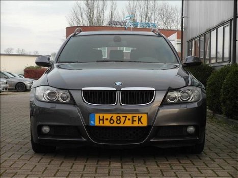 BMW 3-serie Touring - 318i Business Line * M-Pakket * Zwarte hemel * Bluetooth * Sportstoelen * Xeno - 1