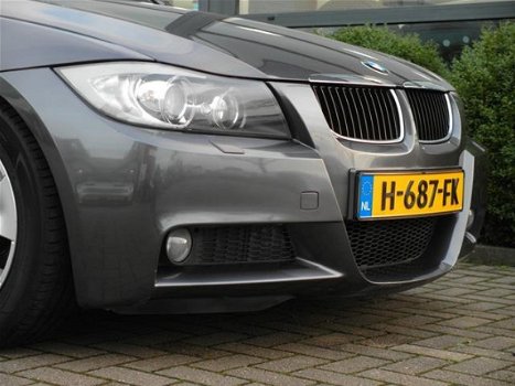 BMW 3-serie Touring - 318i Business Line * M-Pakket * Zwarte hemel * Bluetooth * Sportstoelen * Xeno - 1