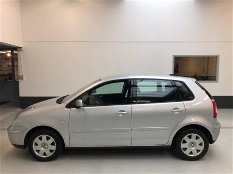 Volkswagen Polo - 1.4-16V Highline Automaat/5drs/NweApk/2eEigenaar - 1