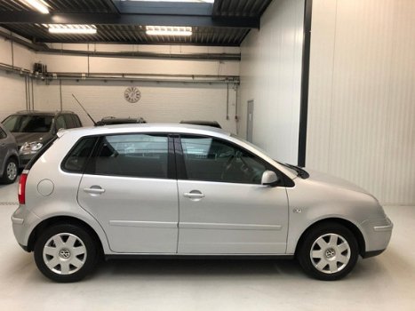 Volkswagen Polo - 1.4-16V Highline Automaat/5drs/NweApk/2eEigenaar - 1