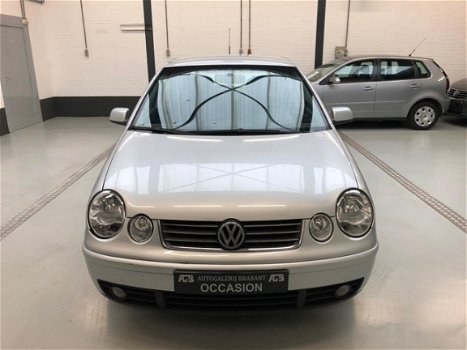 Volkswagen Polo - 1.4-16V Highline Automaat/5drs/NweApk/2eEigenaar - 1