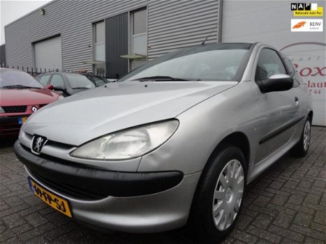 Peugeot 206 - 1.4 XT 3 deurs, goede apk, electrische ramen, spiegels en rijd nog super - 1