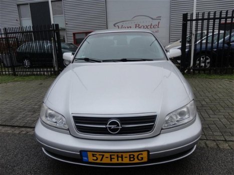 Opel Omega - 2.2i-16V 4 deurs, mooie auto, loopt als een zonnetje en rijd nog als een trein - 1