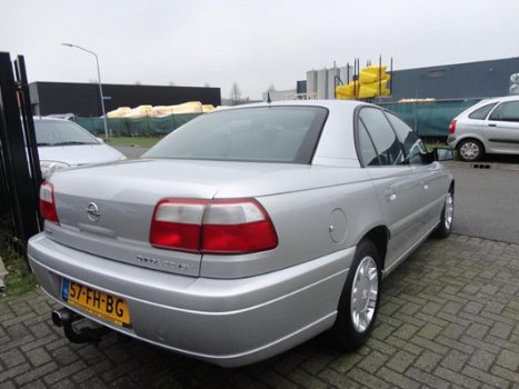 Opel Omega - 2.2i-16V 4 deurs, mooie auto, loopt als een zonnetje en rijd nog als een trein - 1