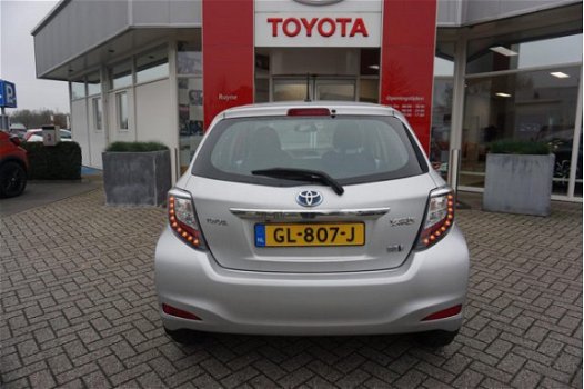 Toyota Yaris - 1.5 Full Hybrid Aspiration Navigatie, Smart key, Lichtmetaal - 1