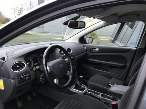 Ford Focus Wagon - 1.6-16V Ghia Nieuwe APK - 1