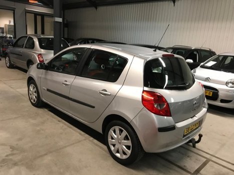 Renault Clio - 1.2 TCE Rip Curl 5 Deurs/AIRCO/NAP/APK - 1