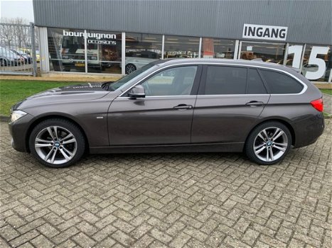 BMW 3-serie Touring - 320d xDrive High Executive Automaat , Trekhaak, Head-Up, ZEER COMPLEET - 1