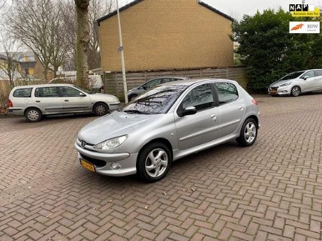 Peugeot 206 - 1.6-16V Air-line 3 Nieuw APK / 5 deurs / bouwjaar 2006 / 148.000 NAP - 1