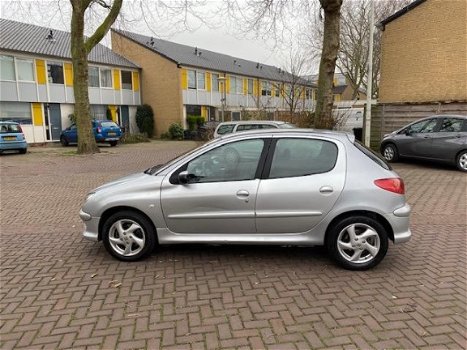 Peugeot 206 - 1.6-16V Air-line 3 Nieuw APK / 5 deurs / bouwjaar 2006 / 148.000 NAP - 1