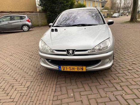 Peugeot 206 - 1.6-16V Air-line 3 Nieuw APK / 5 deurs / bouwjaar 2006 / 148.000 NAP - 1