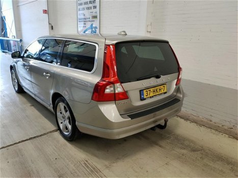 Volvo V70 - 2.5T 147KW AUT Summum - 1