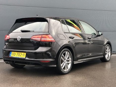 Volkswagen Golf - 1.4 TSI Business Edition R Connected | R-line interieur en exterieur | Panoramadak - 1