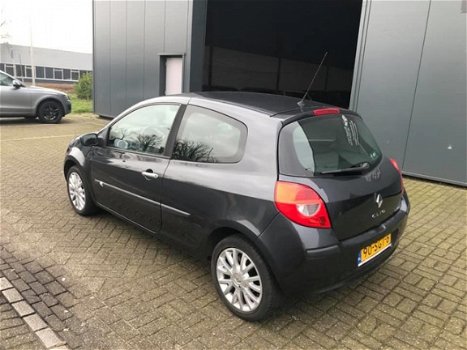 Renault Clio - 1.6-16V Dynamique Comfort 1jaar apk/AIRCO/ NAP/ elek ramen/ ZEER NETTE AUTO - 1