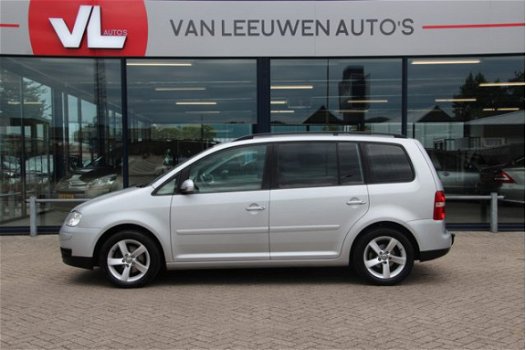 Volkswagen Touran - 1.6-16V FSI Trendline | Airco | Lichtmetalen velgen | Cruise Control | Trekhaak - 1