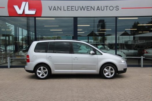 Volkswagen Touran - 1.6-16V FSI Trendline | Airco | Lichtmetalen velgen | Cruise Control | Trekhaak - 1