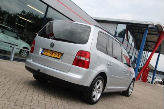 Volkswagen Touran - 1.6-16V FSI Trendline | Airco | Lichtmetalen velgen | Cruise Control | Trekhaak - 1