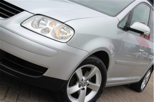 Volkswagen Touran - 1.6-16V FSI Trendline | Airco | Lichtmetalen velgen | Cruise Control | Trekhaak - 1