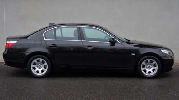 BMW 5-serie - 523i Executive | Navi | Sportstoelen | Trekhaak - 1