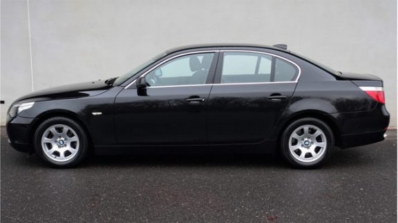 BMW 5-serie - 523i Executive | Navi | Sportstoelen | Trekhaak - 1