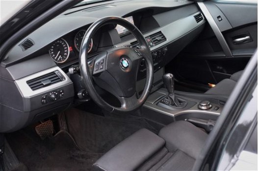 BMW 5-serie - 523i Executive | Navi | Sportstoelen | Trekhaak - 1