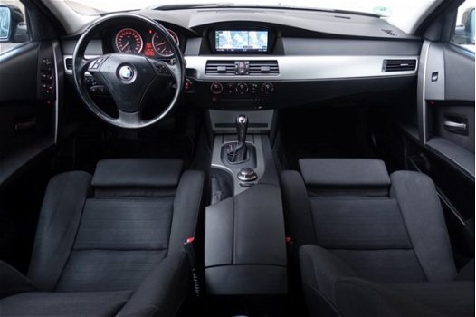 BMW 5-serie - 523i Executive | Navi | Sportstoelen | Trekhaak - 1