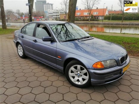 BMW 3-serie - 318i Executive Automaat- Clima+Airco- Rijd 100%- Originele Staat - 1