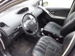 Toyota Yaris - 1.3 VVTi Sol 5-deurs LEER/airco dealer onderhouden - 1 - Thumbnail