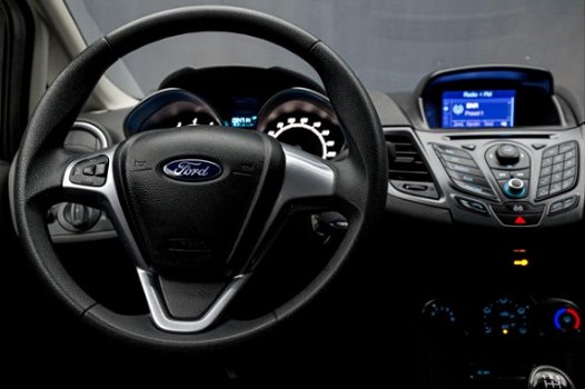 Ford Fiesta - 1.0 Style & Sport (NAVIGATIE, TELEFOON, SPORTSTOELEN, AIRCO, LM VELGEN, ISOFIX, ELEK. - 1