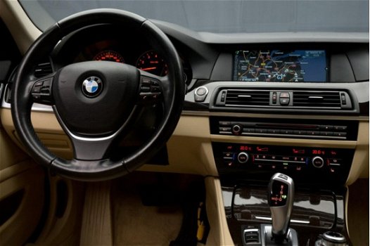 BMW 5-serie - 520I High Executive Automaat (GROOT NAVI, LEDER, XENON, AMBIANCE VERLICHTING, STOELVER - 1