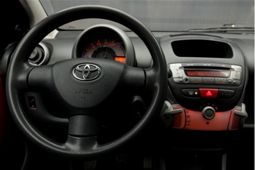 Toyota Aygo - 1.0-12V Sport (AUX, SPORTSTOELEN, NIEUWE APK, AUDIO INSTALATIE, NIEUWSTAAT) - 1