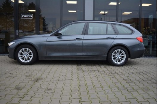 BMW 3-serie Touring - 318D High Executive | Dealer Onderhouden | Xenon | Navigatie | - 1