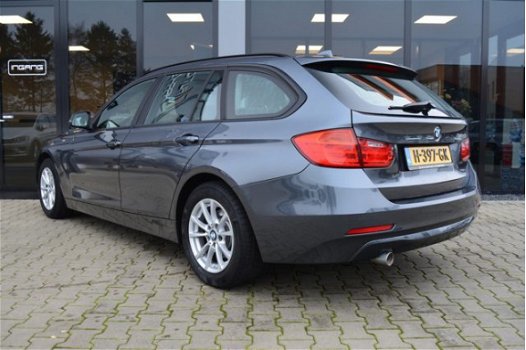 BMW 3-serie Touring - 318D High Executive | Dealer Onderhouden | Xenon | Navigatie | - 1