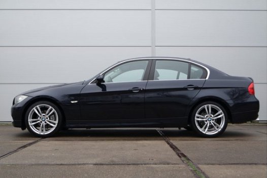 BMW 3-serie - 325i Dynamic Executive / NL-auto/ Xenon/ Navigatie/ Trekhaak/ Park.sens/ 18 inch lmv/ - 1