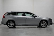 Volvo V60 - let op ex btw 2.4 D6 AWD Plug-In Hybrid Summum 215pk-schuifdak- Achteruitrijcamera, PDC