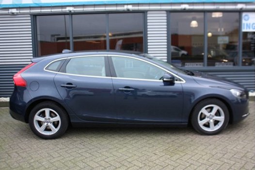 Volvo V40 - 1.6 D2 OCEAN RACE BUSS PANODAK LEDER EEN TOPPER - 1