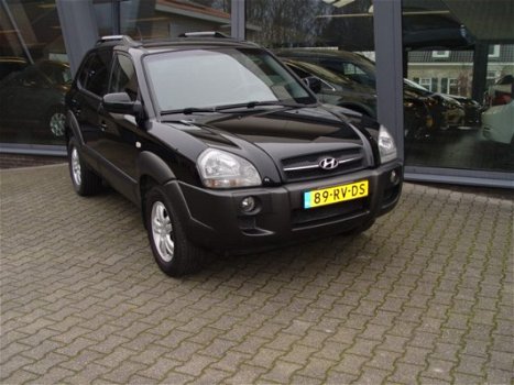 Hyundai Tucson - 2.0 I 2WD Dynamic - 1