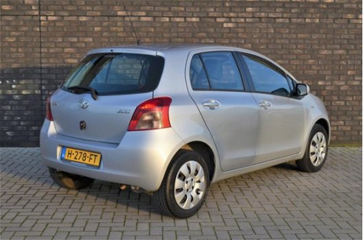 Toyota Yaris - 1.0 VVTi + 5-deurs / airco / electrische ramen voor - 1