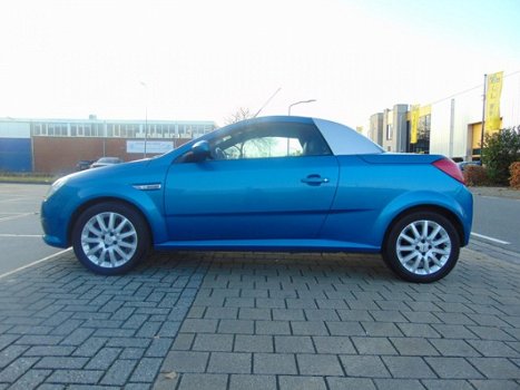 Opel Tigra TwinTop - 1.4-16V Cosmo / Automaat/ 117 Dkm NAP/ Half Leder/ Airco/ Elec Ramen/ Dealer On - 1